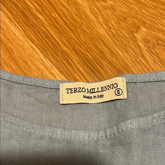 Terzo millennial 100% linen Embellished Blue Short Sleeve Boxy Blouse small - Picture 2 of 4